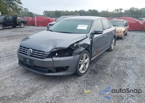 2015 Volkswagen Passat 2.0L Tdi Se z USA, uszkodzony, nr VIN 1VWBV7A33FC034644